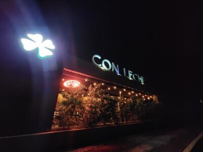 Con Leche Coffee & Table